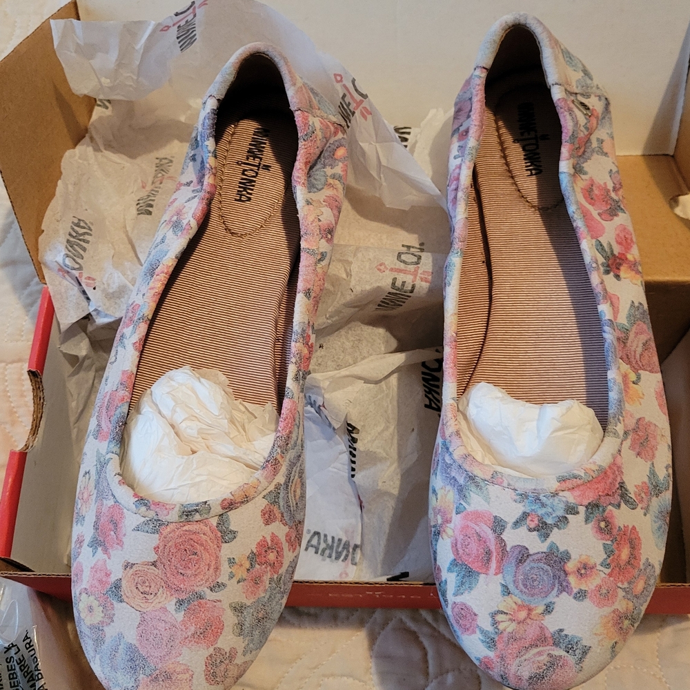 Minnetonka Floral Canvas Ballet Flats in Pink and Blue